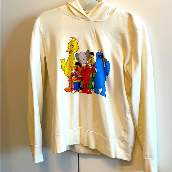 KAWS x Uniqlo x Sesame Street Group Hoodie - Picture 2 of 6